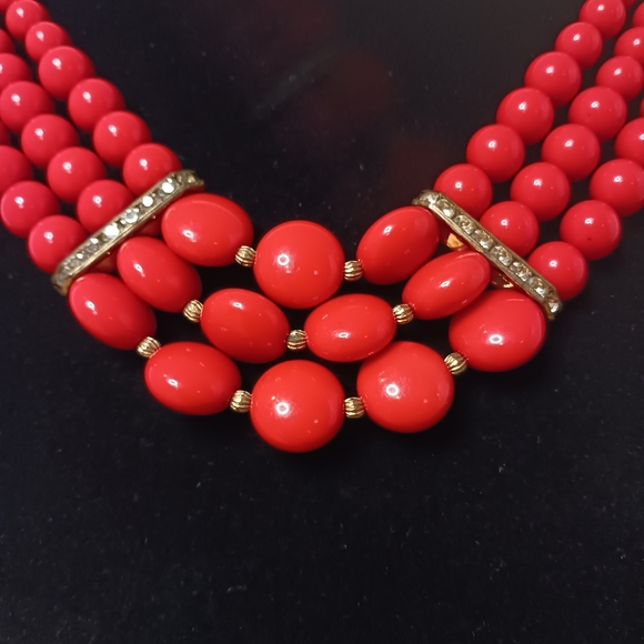 Red 3 Strand Beaded Layered Statement Necklace With Rhinestones 80s Vintage - Picture 2 of 9